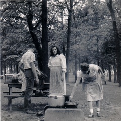 L-R
Lillian Olia (Hodges) Enge (1923-2018)
Ruby Leona (Spafford) Hodges (1895-1990)