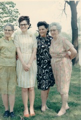 Ruby Leona (Spafford) Hodges (1895-1990)
Doris Darlene (Hawn) Schoepski (1936-x)
Frances Bertha (Hodges) Hawn-Dale (1915-1994)
Winifred Rose (Brooks) Dale-Inman (1890-1986)
