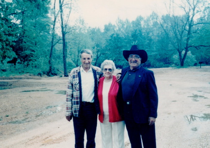 lewie_mildred_willard_big_hat